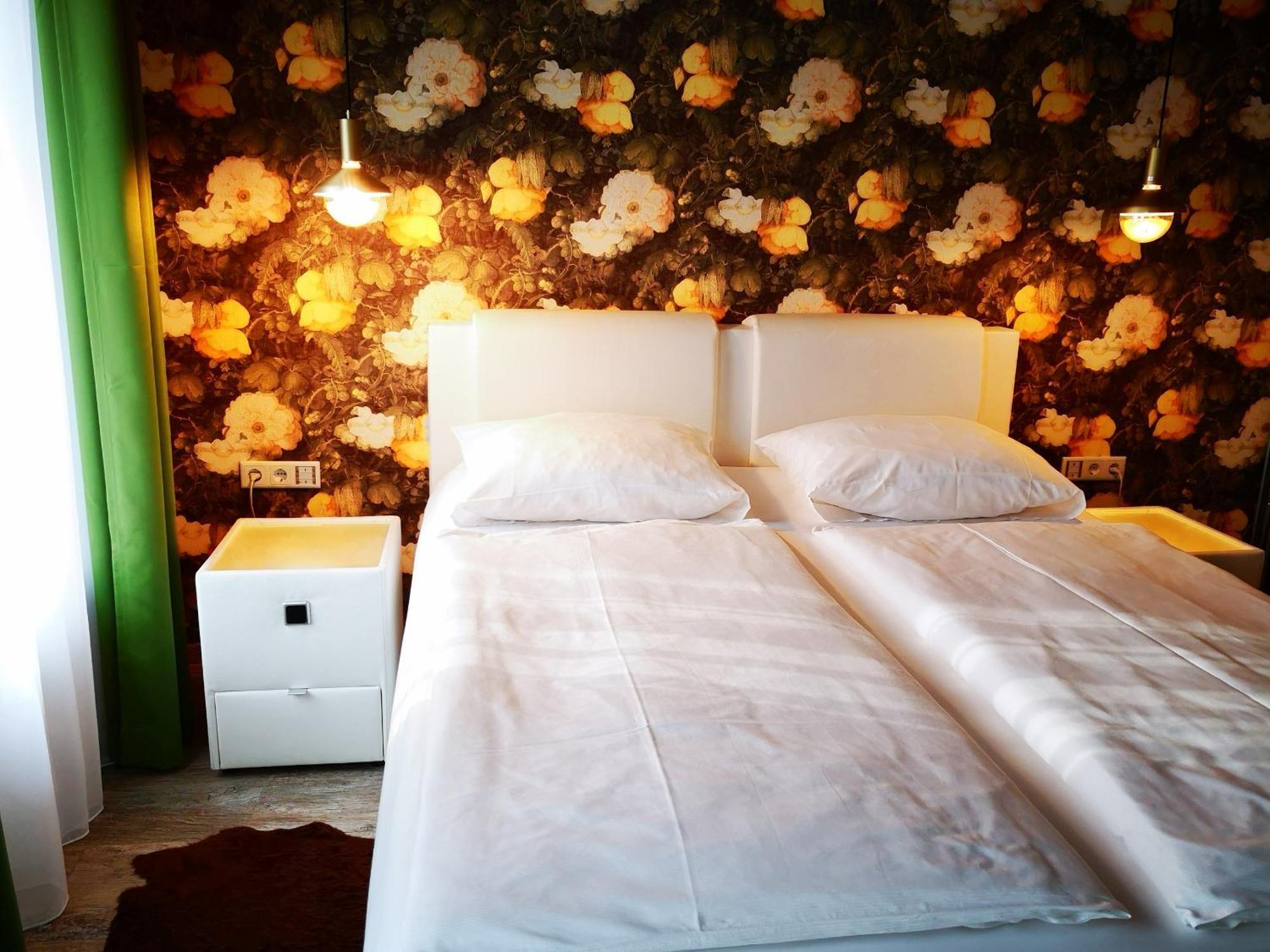 Aparthotel "Goldener Hahn Apartments" Бад-Вальтерсдорф Номер фото